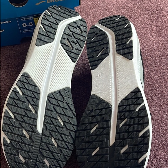 Size 8.5 brooks Hyperion running sneakers medium width - Picture 3 of 4